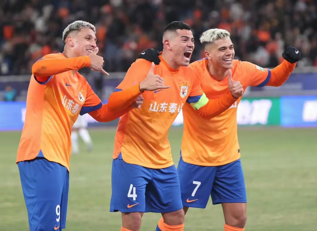 爱游戏app摩托车赛附加赛焦点战：泰山迅豹队逆转岭北巨龙队，客场强势带走胜利。冲刺阶段不容有失的简单介绍