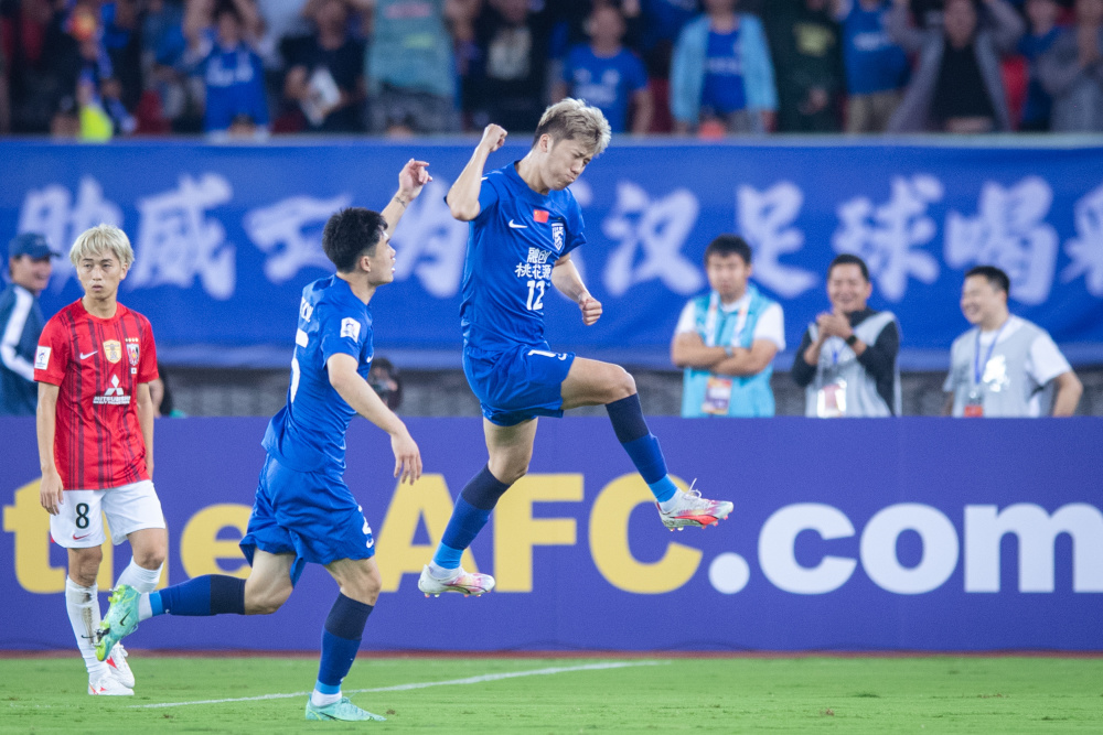 孟菲斯灰熊训练开放日；集结日手感冰凉引欢呼；亚冠在即；赛程密集仍需轮换的简单介绍